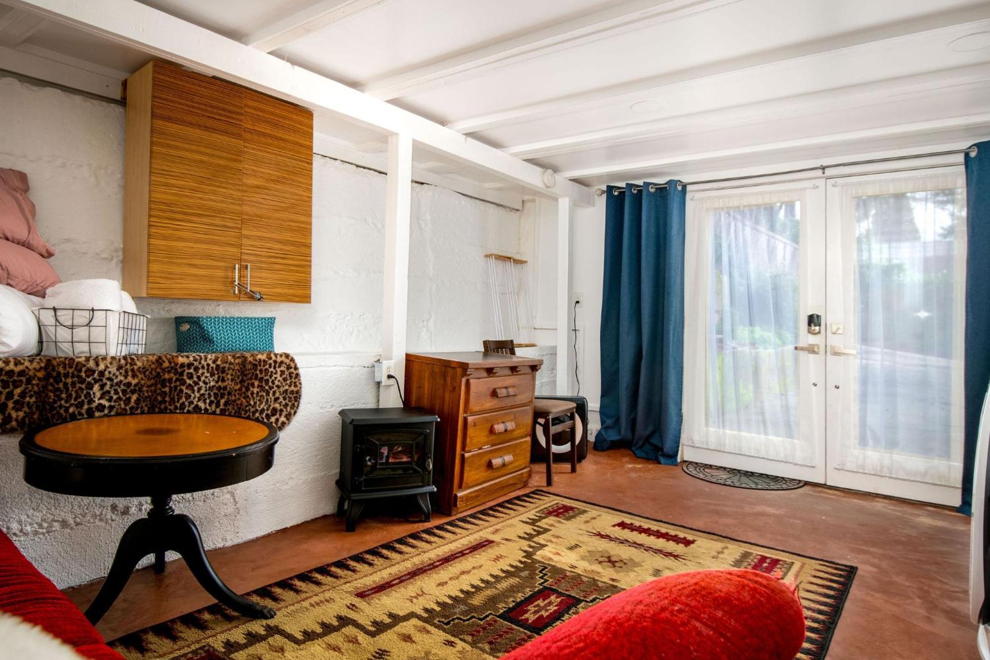 The Carriage House Chic Treetop Loft And Hot Tub *