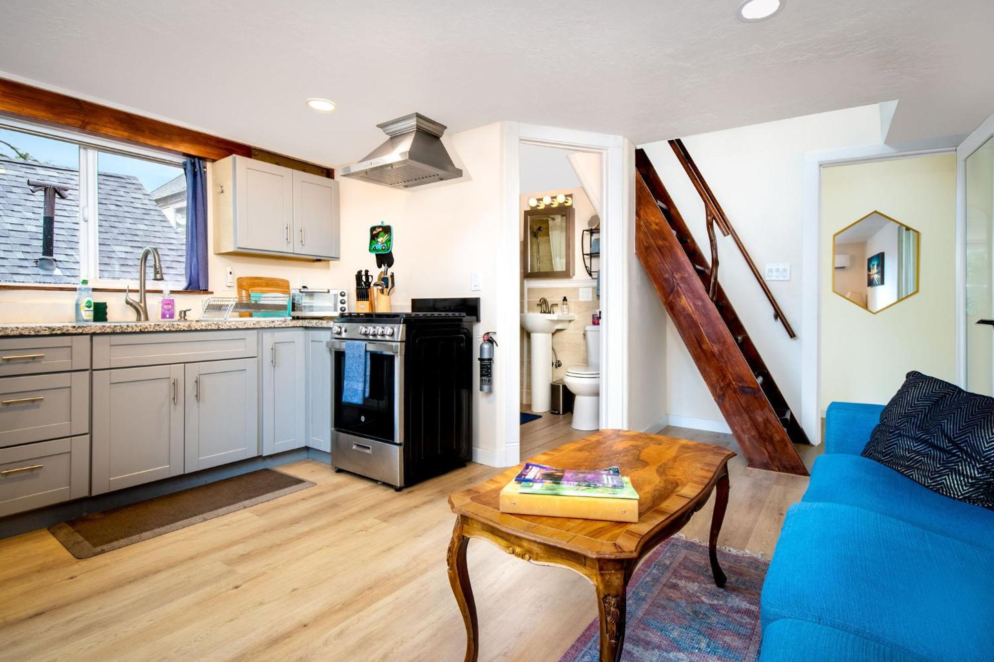 Ferienhaus The Carriage House Chic Treetop Loft And Hot Tub Grass Valley
