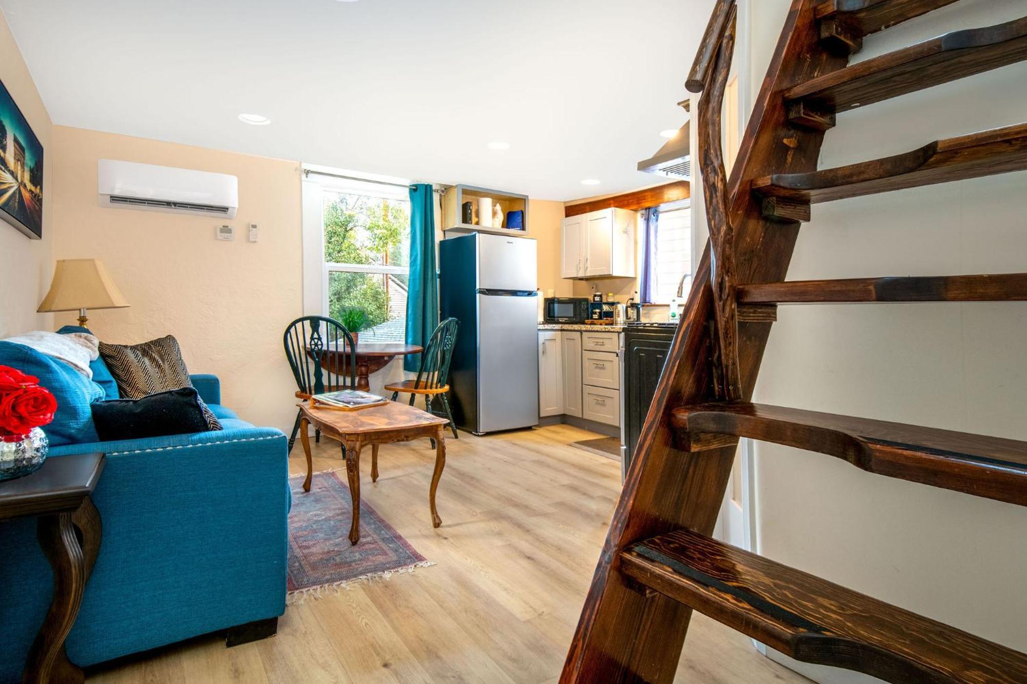 The Carriage House Chic Treetop Loft And Hot Tub Ferienhaus *