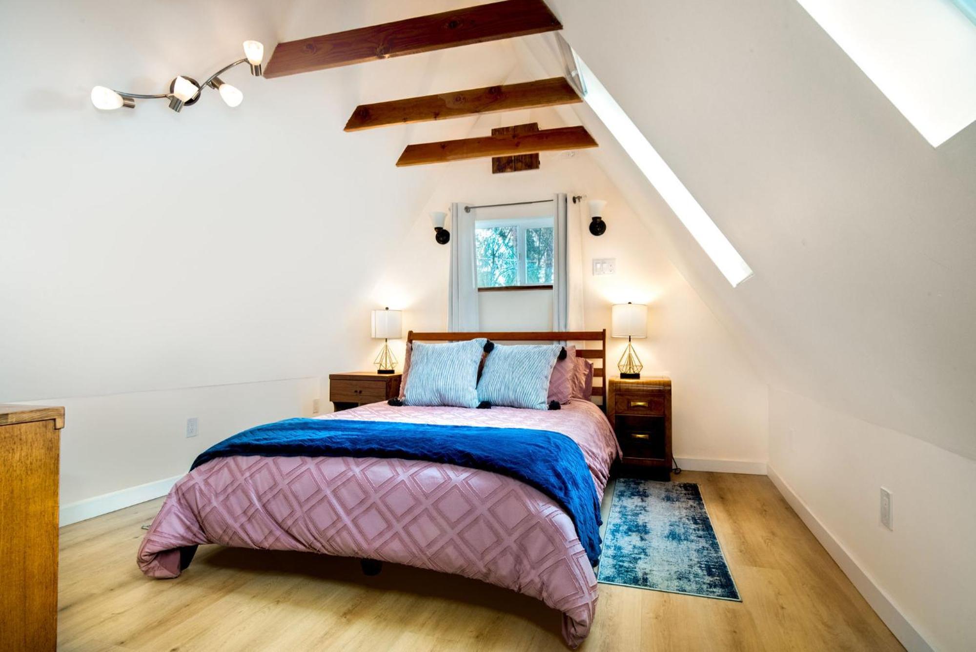 The Carriage House Chic Treetop Loft And Hot Tub *