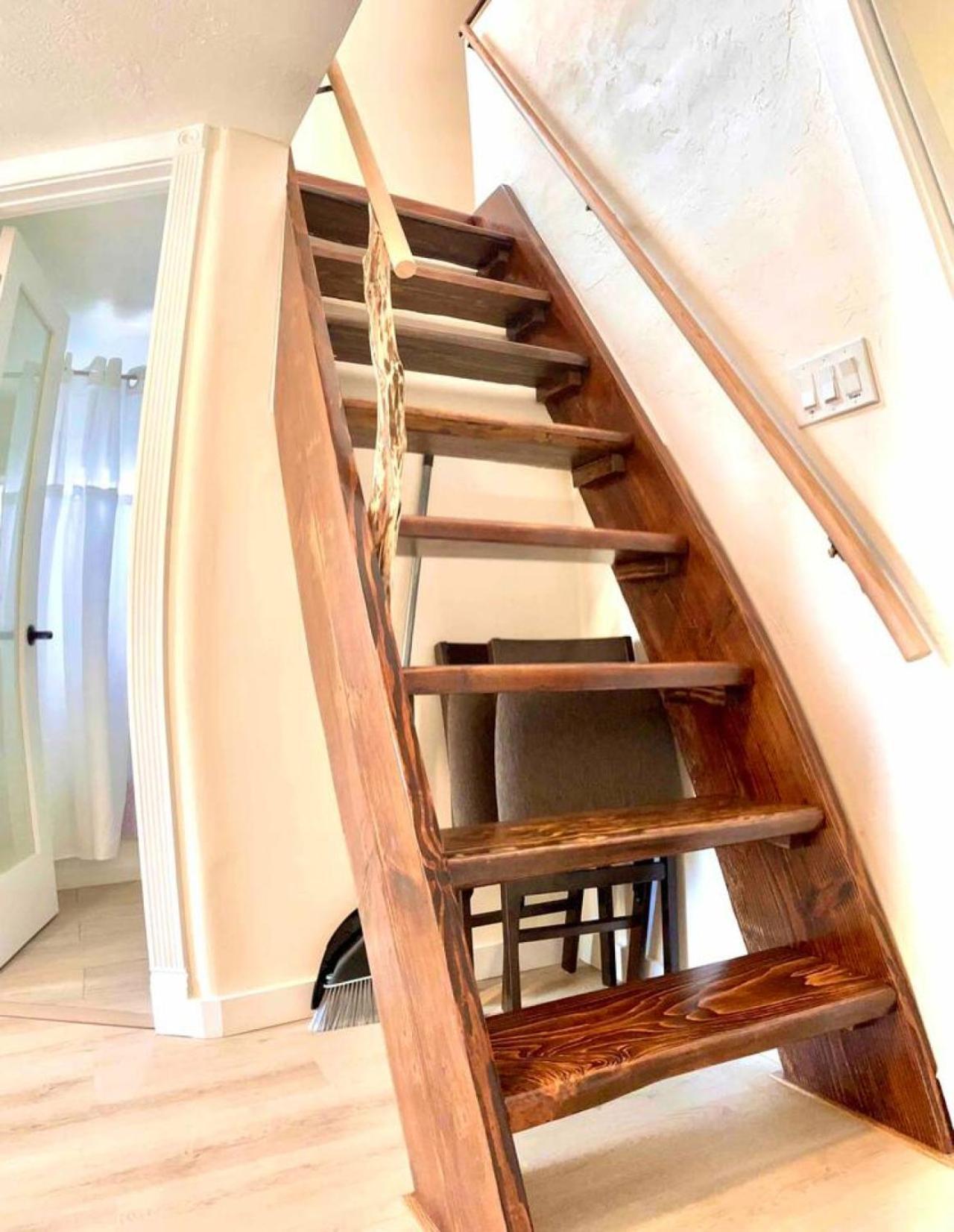 The Carriage House Chic Treetop Loft And Hot Tub
